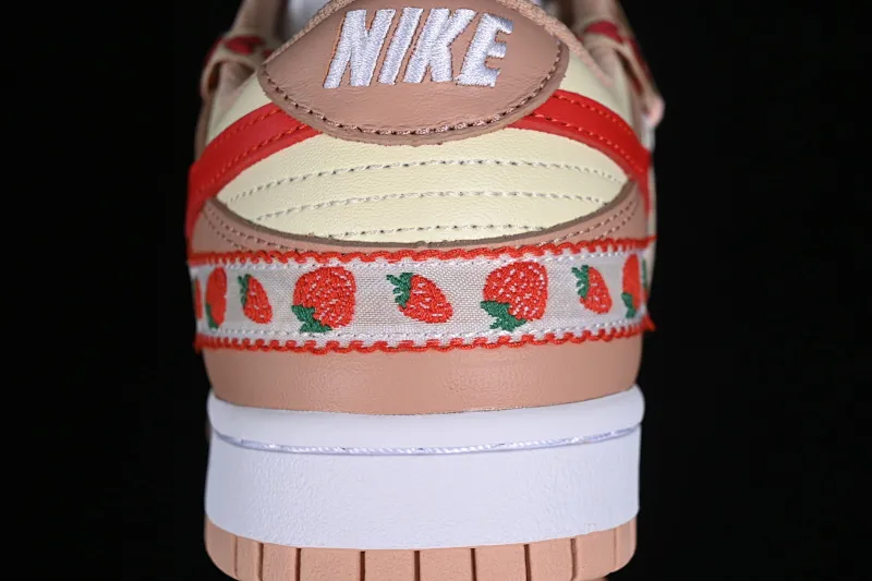 All Categories Nk SB Dunk Series Nk SB Dunk Low Low-top sneakers Nk Dunk Low Christmas gift Strawberry cake SB strappy low-top casual sneakers DD1503-118